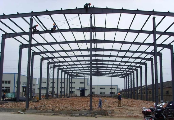 Bangunan Gudang Prefabrikasi Baja Dengan Atap Rock Wool Dan Panel Dinding