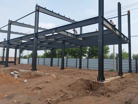 Bengkel Struktur Baja Industri Gudang Baja Prefabrikasi Bercat Elegan