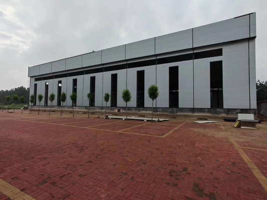 Bengkel Struktur Baja Industri Gudang Baja Prefabrikasi Bercat Elegan