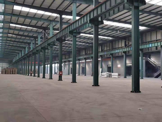 Bangunan gudang baja yang dirancang secara efisien dengan jendela paduan aluminium