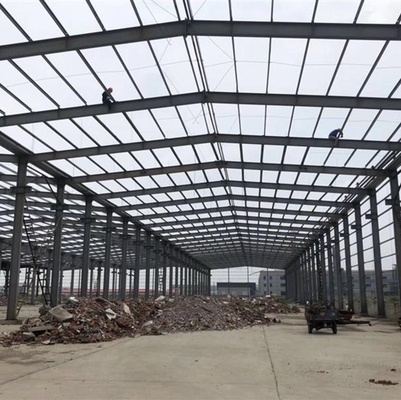 Gudang Baja Prefabrikasi dengan Panel Atap dan Dinding Terisolasi