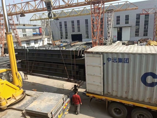 Single Ridge QB355 Konstruksi Baja Prefab Span Ganda Gudang Pra Produksi