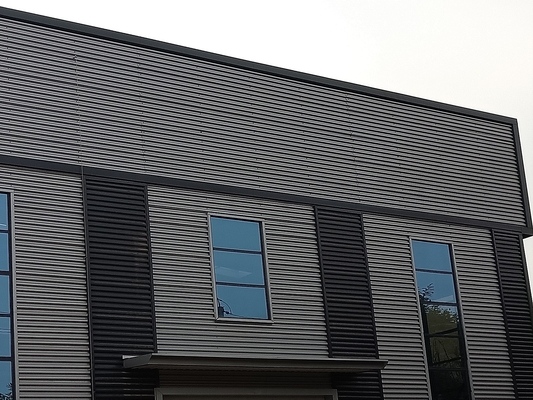 Q355B Steel Fabrikasi Bangunan Pra Rakitan Rumah Kecil 75mx35mx7m